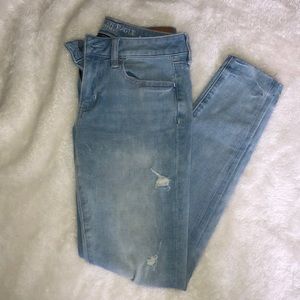Light washed skinny jeans